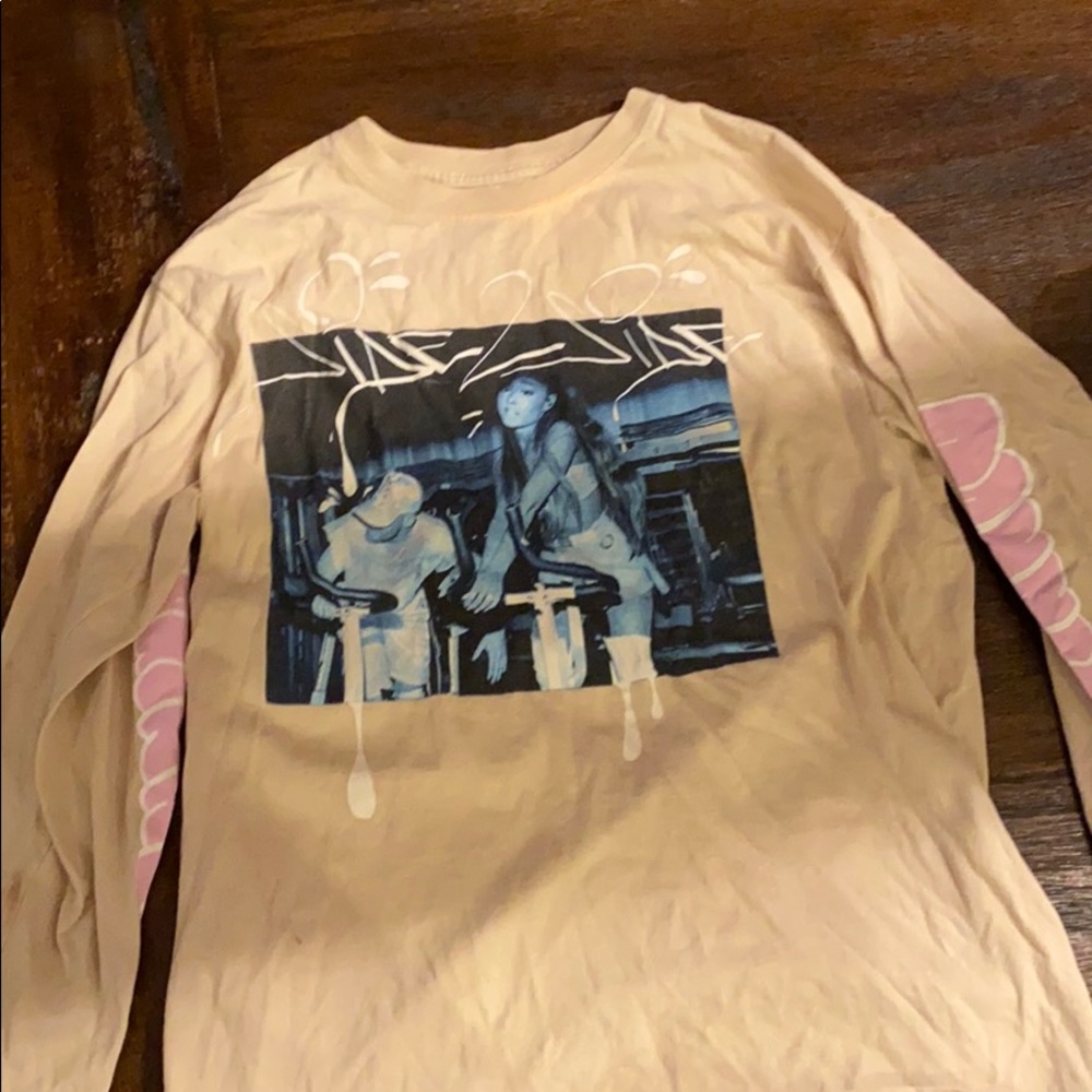 UO Ariana Grande Side To Side live long sleeved